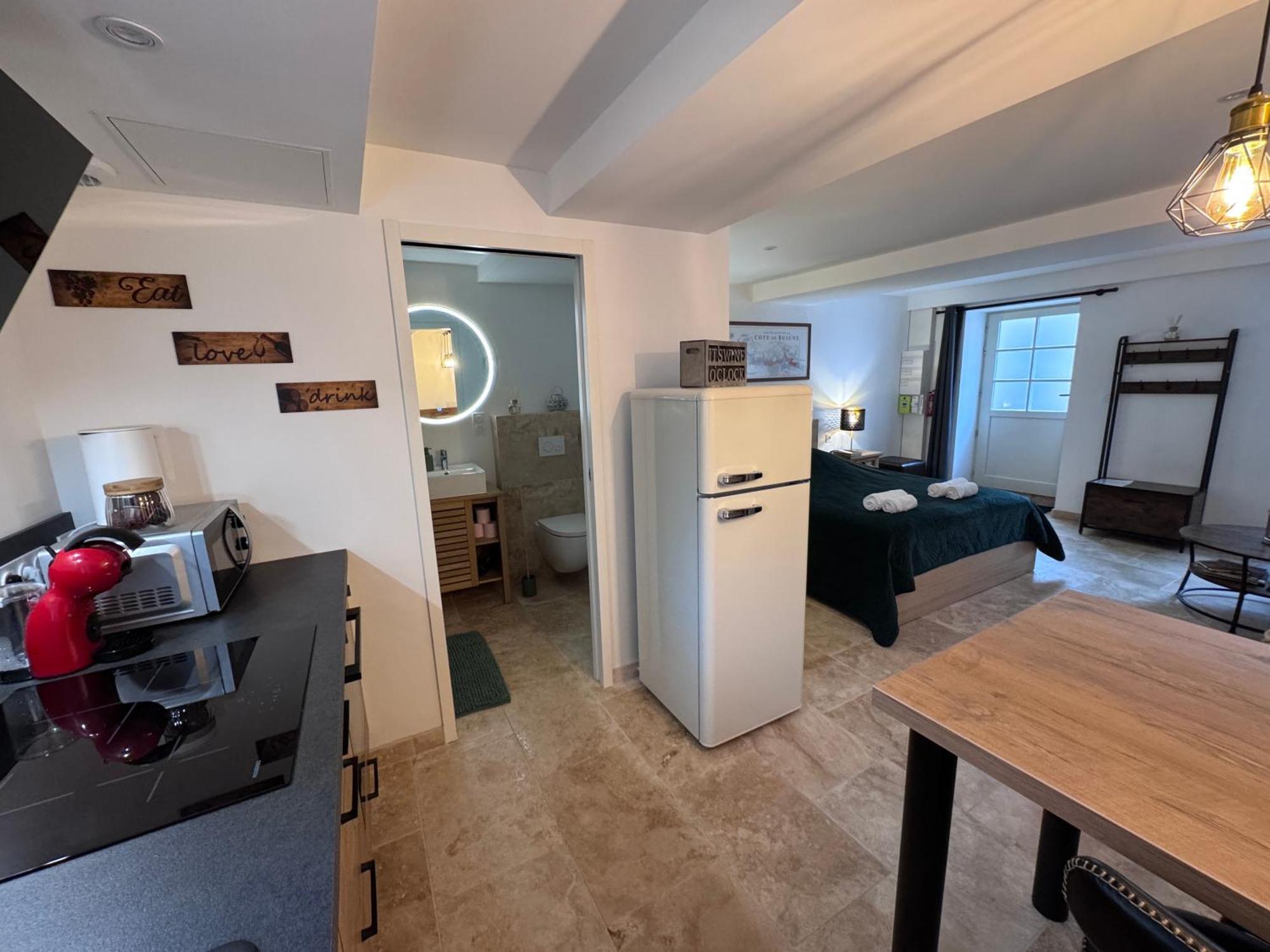 Apartment Escapade A *