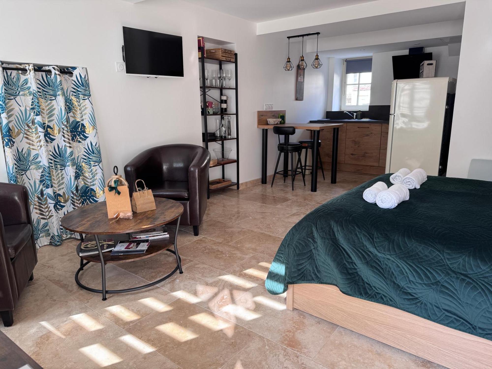 Apartment Escapade A *